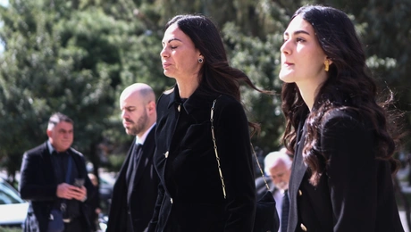 Εύη Βατίδου, Μάιρα Κούγια στην κηδεία του Αλέξη Κούγια