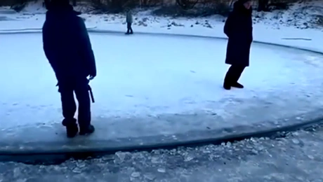 Ουκρανία παγωμένο ποτάμι κύκλος