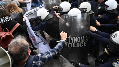 Ένταση και χημικά στο πανεκπαιδευτικό συλλαλητήριο στο κέντρο της Αθήνας