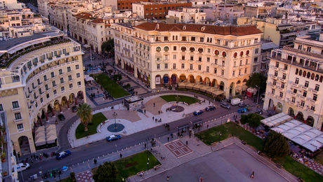 Στιγμιότυπο από την πλατεία Αριστοτέλους