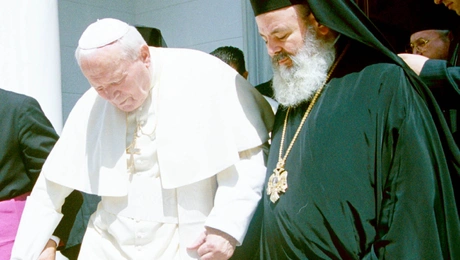 Συνάντηση του αρχιεπισκόπου Χριστόδουλου με τον Πάπα της Ρώμης, 2001