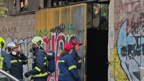 Φωτιά σε αποθήκη στη Ριζούπολη