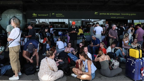 Επιβάτες στο αεροδρόμιο της Λισαβώνας 