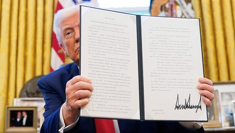 Ο Ντόναλντ Τραμπ, μετά τους δασμούς, ανακοινώνει προεδρικό διάταγμα