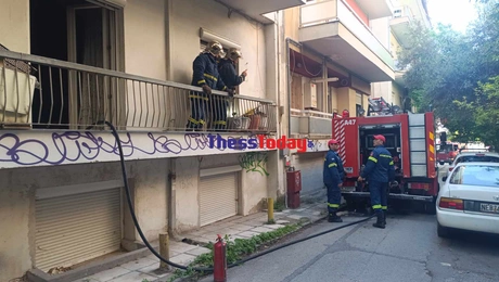 Φωτιά τώρα σε διαμέρισμα στη Θεσσαλονίκη