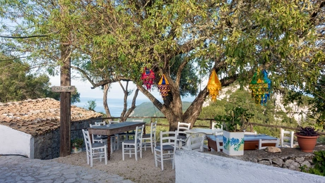 Οθωνοί, Ιόνιο Πέλαγος