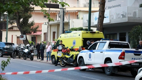 Πυροβολισμοί με έναν νεκρό έξω από ιατρικό κέντρο στο Χαλάνδρι