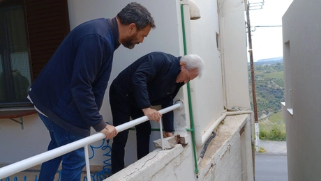 Ηράκλειο: Αναστάτωση στις Βούτες από ρωγμές σε κτίρια - Εκτάκτως στο χωριό ο Λέκκας