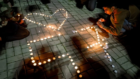 Φοιτητές άναψαν κεριά για τα θύματα των Τεμπών στη Θεσσαλονίκη