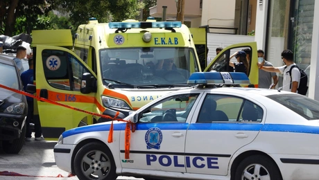 Περιπολικό και ασθενοφόρο σε συμβάν