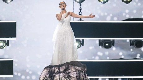 κλαυδια λευκο φορεμα eurovision 2025