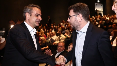 Ο Κυριάκος Μητσοτάκης και ο Νίκος Ανδρουλάκης