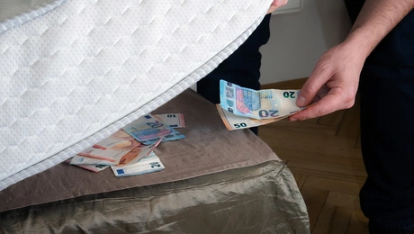 λεφτα χρηματα στρωμα