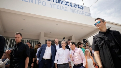Ο Κυριάκος Μητσοτάκης στο Κέντρο Υγείας Μεγάρων