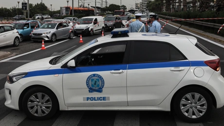 Περιπολικό της ΕΛΑΣ στη Λεωφόρο Ποσειδώνος