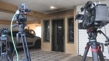 Η είσοδος της πολυκατοικίας στα Πετράλωνα