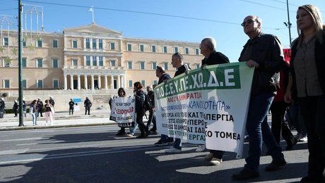 Πορεία της ΑΔΕΔΥ στο Σύνταγμα