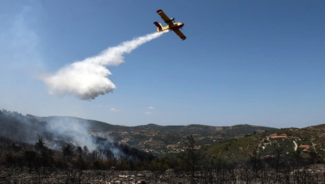 Πυροσβεστική επιχειρεί σε φωτιά