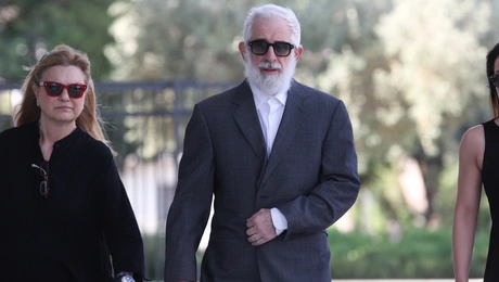 Ο Πέτρος Φιλιππίδης στο δικαστήριο