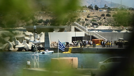 Πτώση ελικοπτέρου στη Βουλιαγμένη