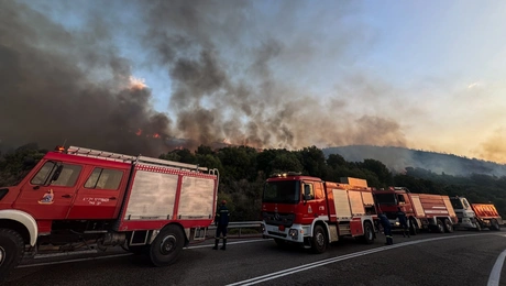 Πυρκαγιά στη Ναύπακτο: Αναζωπυρώσεις στον Πλατανίτη - Δεν έχουν καταγραφεί ζημιές σε σπίτια