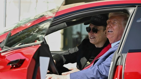 Ο Τραμπ και ο Μασκ σε αυτοκίνητο Tesla