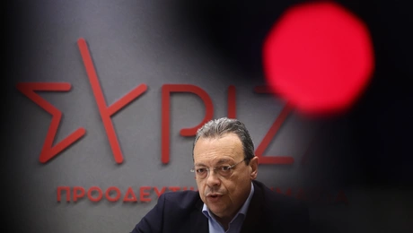 Ο Σωκράτης Φάμελλος στα γραφεία του ΣΥΡΙΖΑ