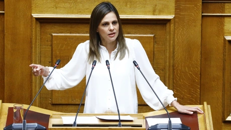 Έφη Αχτσιόγλου: «Έτοιμος να γνωρίσει τον κόσμο» - Η πρώτη φωτογραφία με το μωρό στο μαιευτήριο