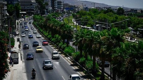 Καύσωνας και οδήγηση (ΜΙΧΑΛΗΣ ΠΑΠΑΝΙΚΟΛΑΟΥ/EUROKINISSI)