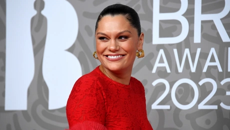 Η συγκινητική ανάρτηση της Jessie J: «Κλαίω από χαρά, ο καρκίνος δεν έχει κάνει μετάσταση»