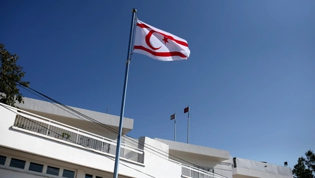 Η τουρκική σημαία της κατεχόμενης Κύπρου