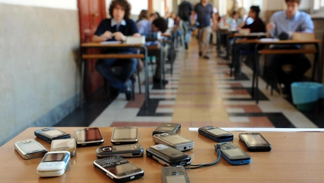 Η Ολλανδία απαγόρευσε τα κινητά στα σχολεία και η απόδοση των μαθητών αυξήθηκε κατακόρυφα