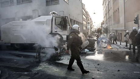 ΜΑΤ σε επεισόδια στη Νομική