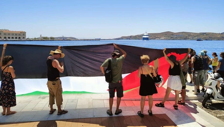 Διαμαρτυρία στη Σύρο για κρουαζιερόπλοιο με Ισραηλινούς