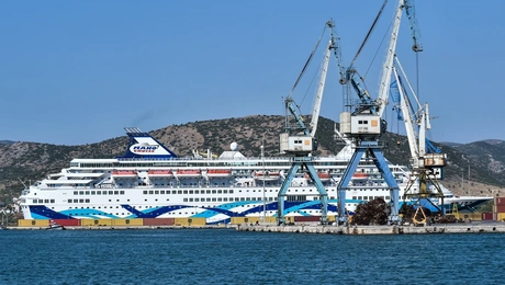 Το κρουαζιερόπλοιο Crown Iris