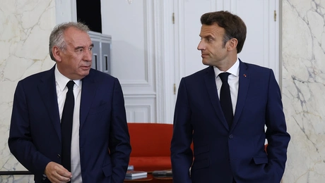 μακρόν μπαϊρού