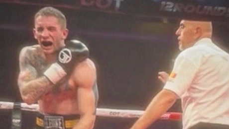 δαγκώνει