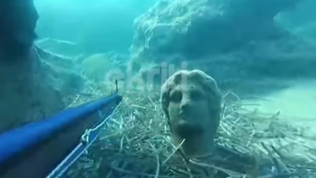 Το άγαλμα που βρήκε ο ψαροντουφεκάς
