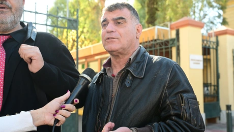 Κώστας Βαξεβάνης ασφαλιστικά μέτρα βιβλίο Τσίπρα