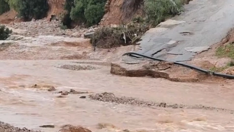 Καταστροφή δρόμου στην Μάνδρα