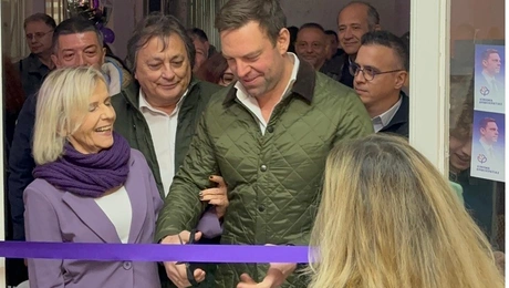 Ο Στέφανος Κασσελάκης στα εγκαίνια των γραφείων του Κινήματος Δημοκρατίας στη Λειβαδιά