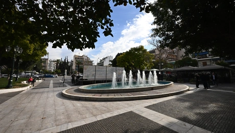 Το σιντριβάνι στην Καλλιθέα όπου εντοπίστηκε η 2χρονη