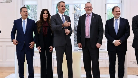 Μητσοτάκης chevron