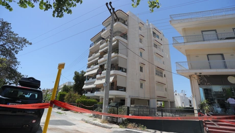 Πτώση δύο 17χρονων από πολυκατοικία στην Ηλιούπολη