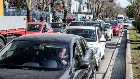 κινηση στουςσ δρομουσ