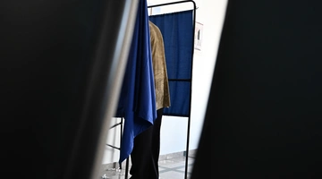 Άνδρας ψηφίζει