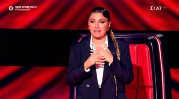 Συγκινημένη η Έλενα Παπαρίζου στο The Voice