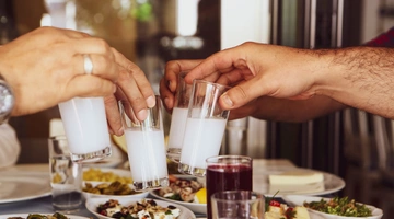 Τα ουζερι στην Αθήνα που μυρίζουν θαλασσα