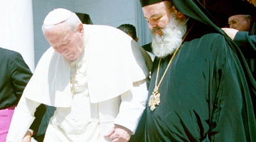 Συνάντηση του αρχιεπισκόπου Χριστόδουλου με τον Πάπα της Ρώμης, 2001