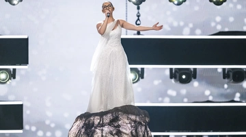 κλαυδια λευκο φορεμα eurovision 2025